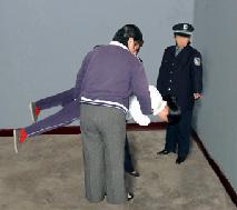 酷刑演示:撞头