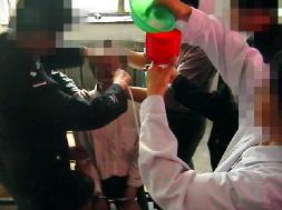 酷刑演示:野蛮灌食