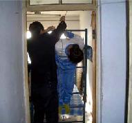 酷刑演示:吊铐