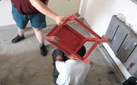 酷刑演示:凳子砸头