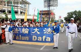 '亚太天国乐团参加印尼巴厘岛游行,备受欢迎'