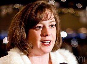 '省议员(MPP)丽莎·麦克劳德(Lisa MacLeod )今年是第四次观赏神韵演出'