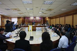 二零一零年十二月二日上午,在台湾苗栗县议会审议庭,就议会提案“呼吁中央政府禁止人权重犯入国,人权都市不邀访、不欢迎、不接待人权恶棍”举行了新闻发布会。