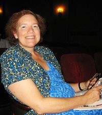 '高级工程师帕翠霞.久斯维克(Patricia Joswick)女士是一位剧院的常客'