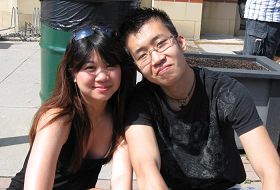 '来自香港的彼得(Peter)和台湾的杰科(Jacky)说:“这个华人乐队很棒,非常精彩,音乐美,队伍整齐和雄壮。”'