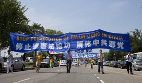 二零一零年七月二十三日,法轮功学员在华盛顿DC反迫害大游行