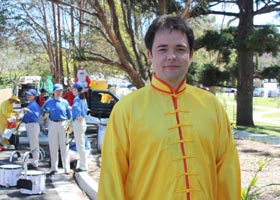 法轮功长春学员常在托马斯心中(图)