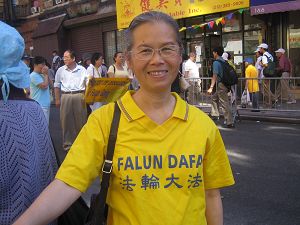 陈女士从澳洲珀斯来到纽约参加法会,心情激动