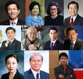 釜山演出开演前,神韵晚会主办方收到各界的贺词贺电。上排:(从左到右)京畿道知事金文洙、庆山第一大学总长朴素镜、国际艺术文化院理事长裴惠京(音译)、国会议员白成云;中排:国会议员辛鹤用、韩国文化艺术委员会委员长吴光洙(音译)、首尔市议会议员李正赞、国会议员李汉久;下排:忠南大学舞蹈科教授郑昭英、釜山文化艺术总联盟会长崔赏润、韩国画家崔友植(音译)。