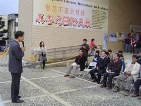 国立宜兰大学创新育成中心主任,国立阳明大学医学工程研究所助理教授许凯雄博士致词谴责中共迫害法轮功