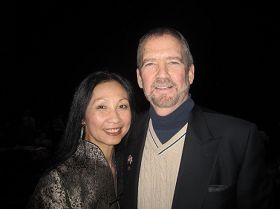 (诺曼和墨妮分别是一家跨国公司总裁和首席执行长官。他们曾去过中国。但还是首次通过舞台艺术真正接触中国传统文化。)