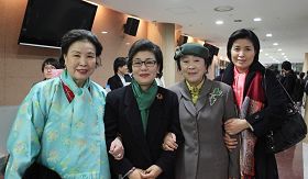 韩国前总统朴正熙的千金、韩国体育舞蹈实业联盟总裁朴槿姈(左二,Park