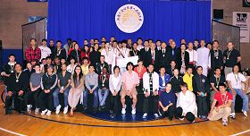 参赛选手及得奖选手与大会评委及工作人员合影留念