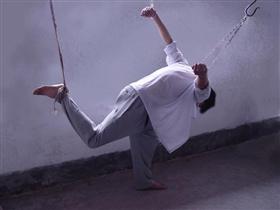 中共监狱罚站示意图: