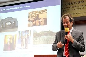 图说:前联合国酷刑问题特派专员、著名国际人权专家曼弗雷德‧诺瓦克(Manfred