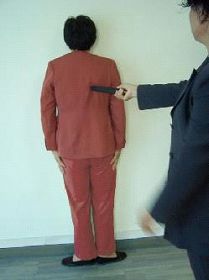 酷刑演示:长时间罚站