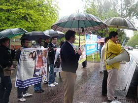 纪念四二五,西班牙法轮功学员中使馆前和平反迫害