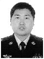 刘伟,男,37岁,平度市万家派出所政治指导员。多次参与迫害本地的大法弟子,曾获“平度市防范和处理邪教工作先进个人”
