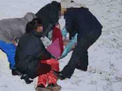 酷刑演示:雪地冷冻