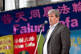 安省研究及创新厅厅长莫雷(Glen