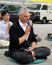 已经修炼法轮功十几年的警官卡斯滕(Kasten)。