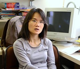 '国际记者联会香港及中国区代表胡丽云呼吁,中华电信秉承社会企业良心,公开交代新唐人亚太台续约受阻的原因。'