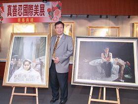 '中华孙子兵法研究学会会长傅慰孤表示,法轮功的学员们都表现得非常坚忍,很多画作都令他非常感动。'