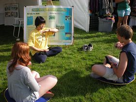 '世界韵律节上,人们当场学炼法轮功'
