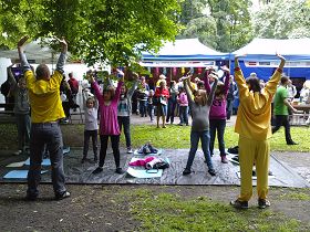 科普展上,很多人当场学炼法轮功