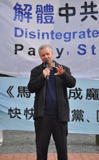 '绿党国会议员及外交事务发言人凯斯·洛克(Keith Locke)表示,澳洲政要参与法轮功反迫害的活动是非常重要的。'