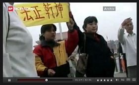 '法轮功学员到北京天安门广场上访(该新闻中的截图)'