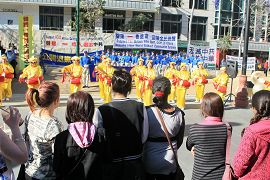 墨尔本庆贺超过一亿中国人“三退”(退党、退团、退队)