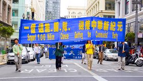 旧金山举行游行,庆祝一亿中国人三退
