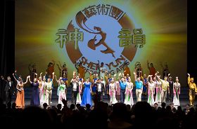 神韵二零一二年最后一场演出在美国新泽西州立大剧院(State