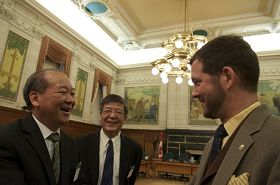 林氏兄弟和国会议员斯考特·瑞德(右二)。