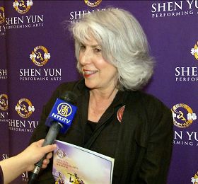 '音乐书籍出版人莉兹.科林(Liz Colin)'