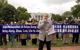 法轮大法信息中心发言人杰瑞德•皮尔曼(Jared