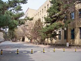'吉林大学图书馆楼,这里也是和外地学员交流的场所'
