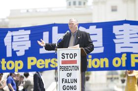 美国会众议院监察委员会主席、众议院外交委员会资深众议员丹纳.罗拉巴克(Dana