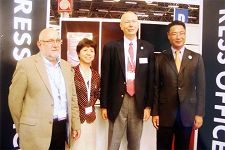 左起:欧洲钓协主席、钓具专业委员会易晓俐秘书长、美国钓协副主席、钓具专业委员会陈亮会长在会场合影