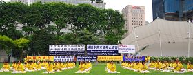 新加坡法轮功学员在芳林公园集会,抗议中共迫害