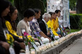 二零一二年七月二十日傍晚,烛光守夜以悼念那些被迫害致死的学员。