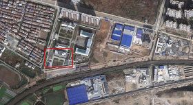 '红框所标为现在的湖北省法制教育所,它北靠湖北省女子劳教所,西面为板桥村,南墙外是一处停尸房。'
