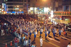 基隆中元祭大游行”中,法轮功学员组成的天国乐团声势浩大'