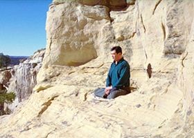 师父照片:静观世间
