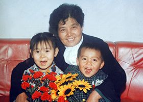 因为什么,你们举起了手中的棍棒? 如此凶残,到底为了什么?