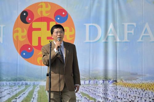 '图2:洛杉矶法轮功发言人吴英年教授呼吁中国人认清真相、退出邪党及其相关组织,选择光明未来。'