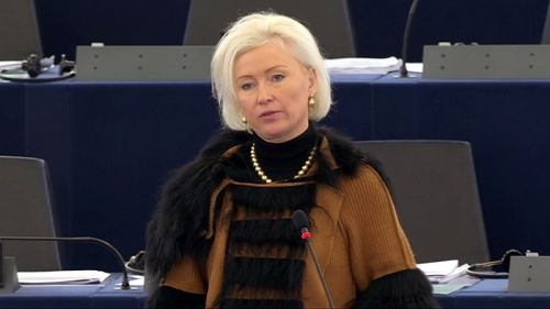 曾任爱沙尼亚外交部长的欧洲议会议员奥尤兰女士表示,活摘器官必须立即停止