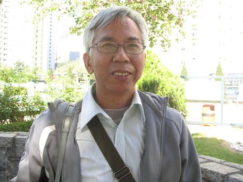 '杨先生表示,无法接受中共活摘器官的罪恶,主张一定要把它曝光,制止这些罪恶与迫害,制止活摘器官!'