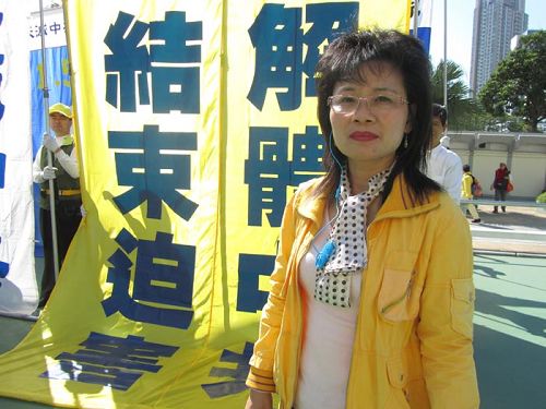 '主办人张太表示,法轮功学员的游行活动,对港民和中外游客的震撼力量非常大。'